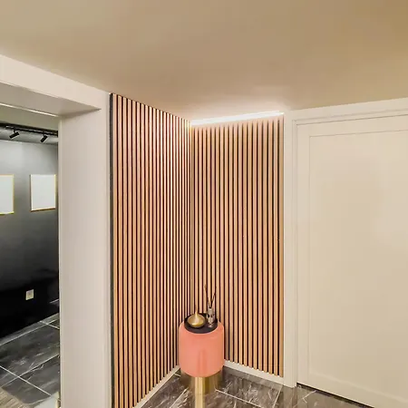 Underground Flat *