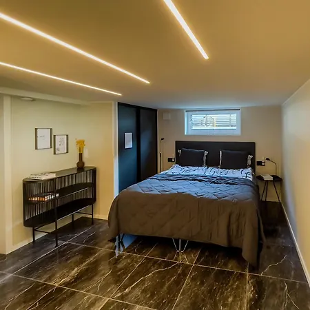 Underground Flat Daire