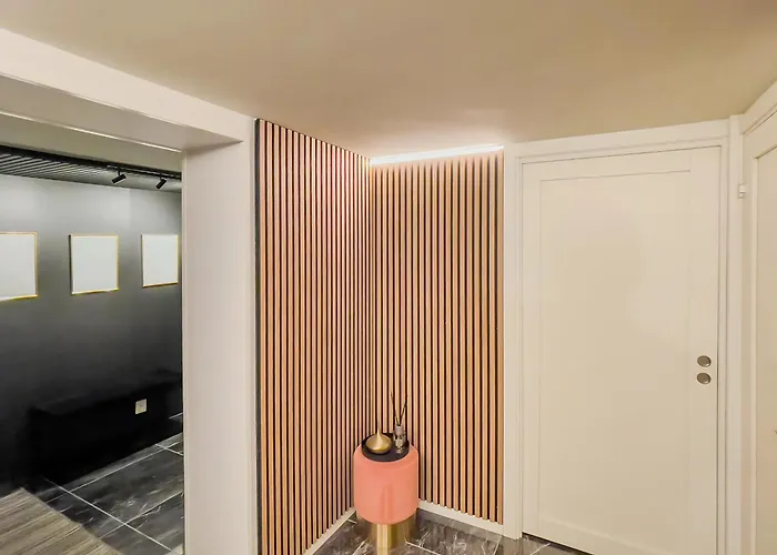 Underground Flat *