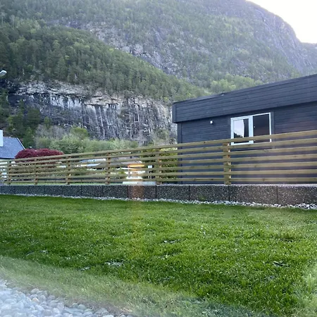 公寓 Underground Flat *